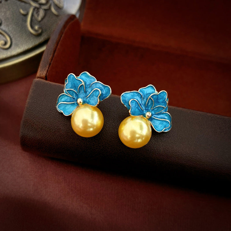 Women's Light Luxury High-grade Retro Easy Matching Earrings