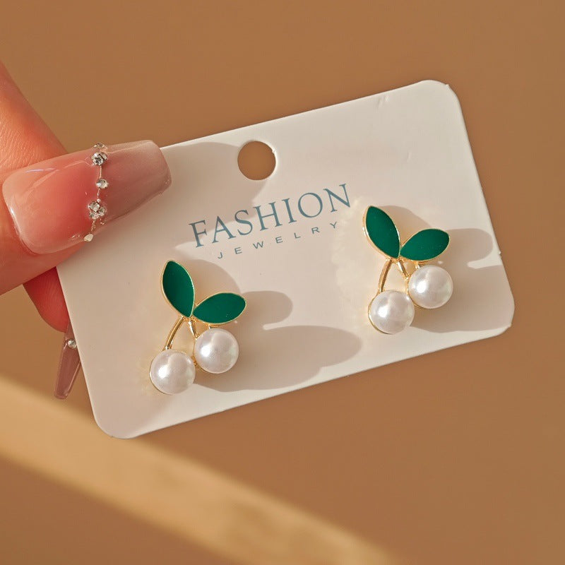Women's Creative Simple Pearl Vintage Ornament Earrings