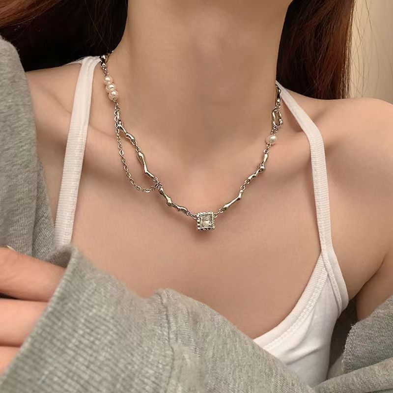 Pearl Design Sense Light Luxury Minority Asymmetric Clavicle Chain Cold Necklaces