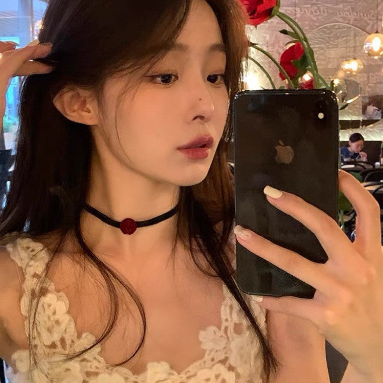 Roses Hot Atmosphere Female Niche Design Collar