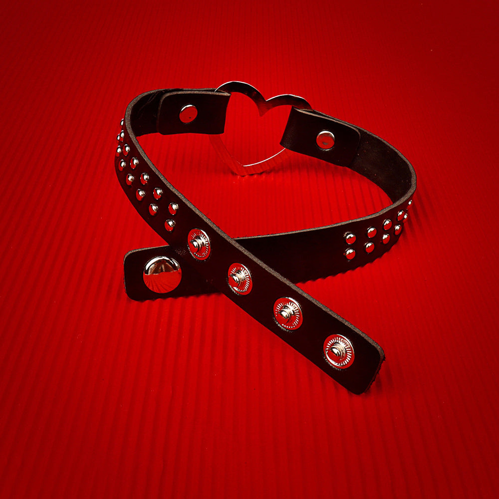Women's Heart-shaped Peach Heart Vintage Rivet Inlaid Collar