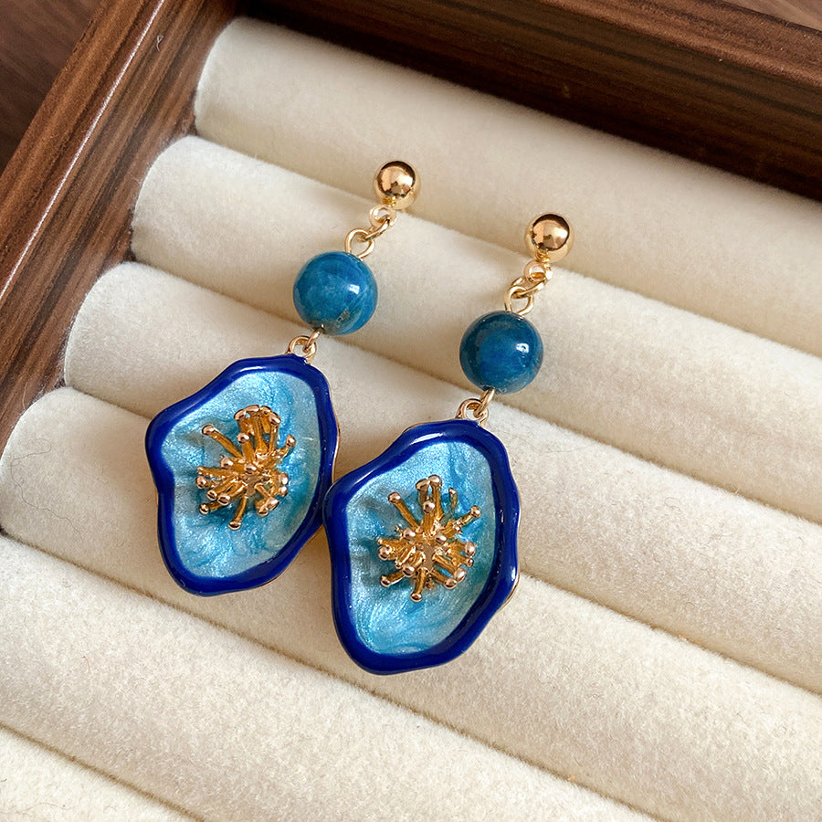 Women's Oval Vintage Court Style Light Luxury High-grade Pendants