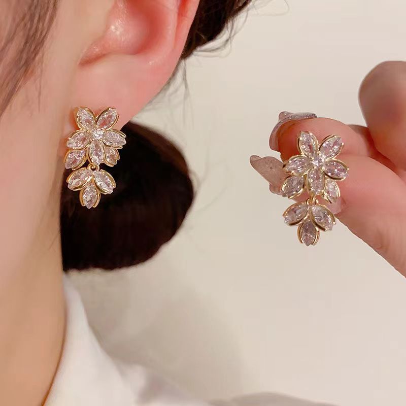 Super Shiny Zircon Flower Light Luxury Earrings