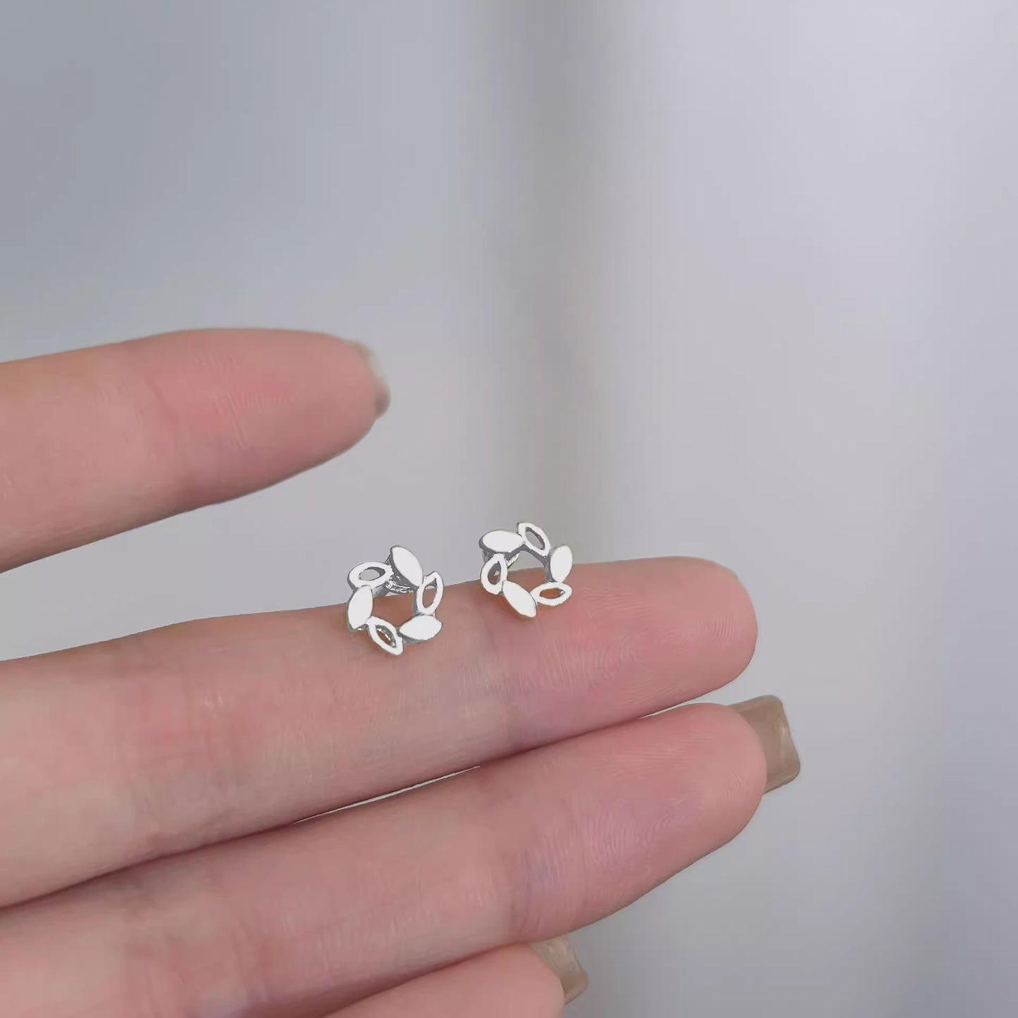 Women's Bone Niche Clips Light Luxury Elegant Stud Earrings