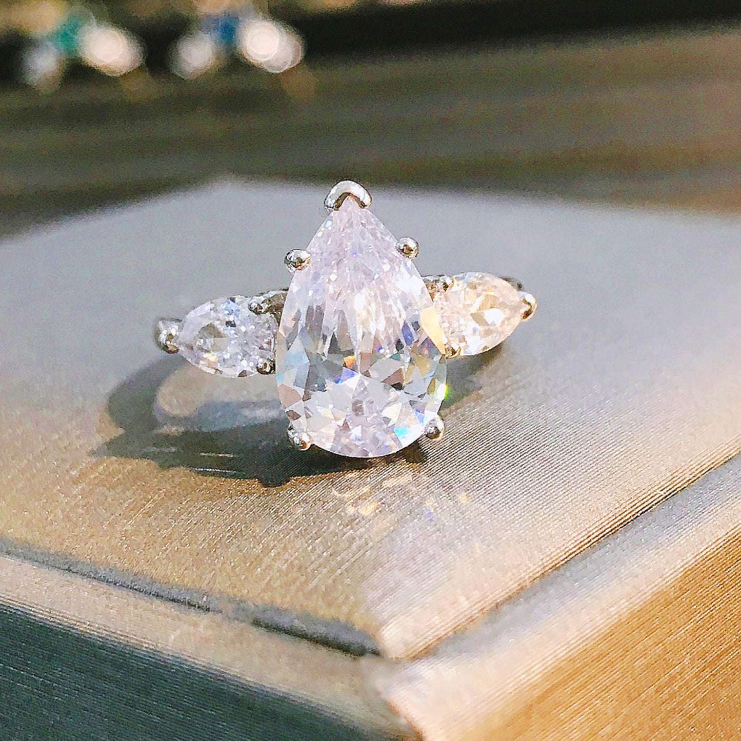 Simulation Moissanite Exaggerated Middle Finger Engagement Water Drop Rings