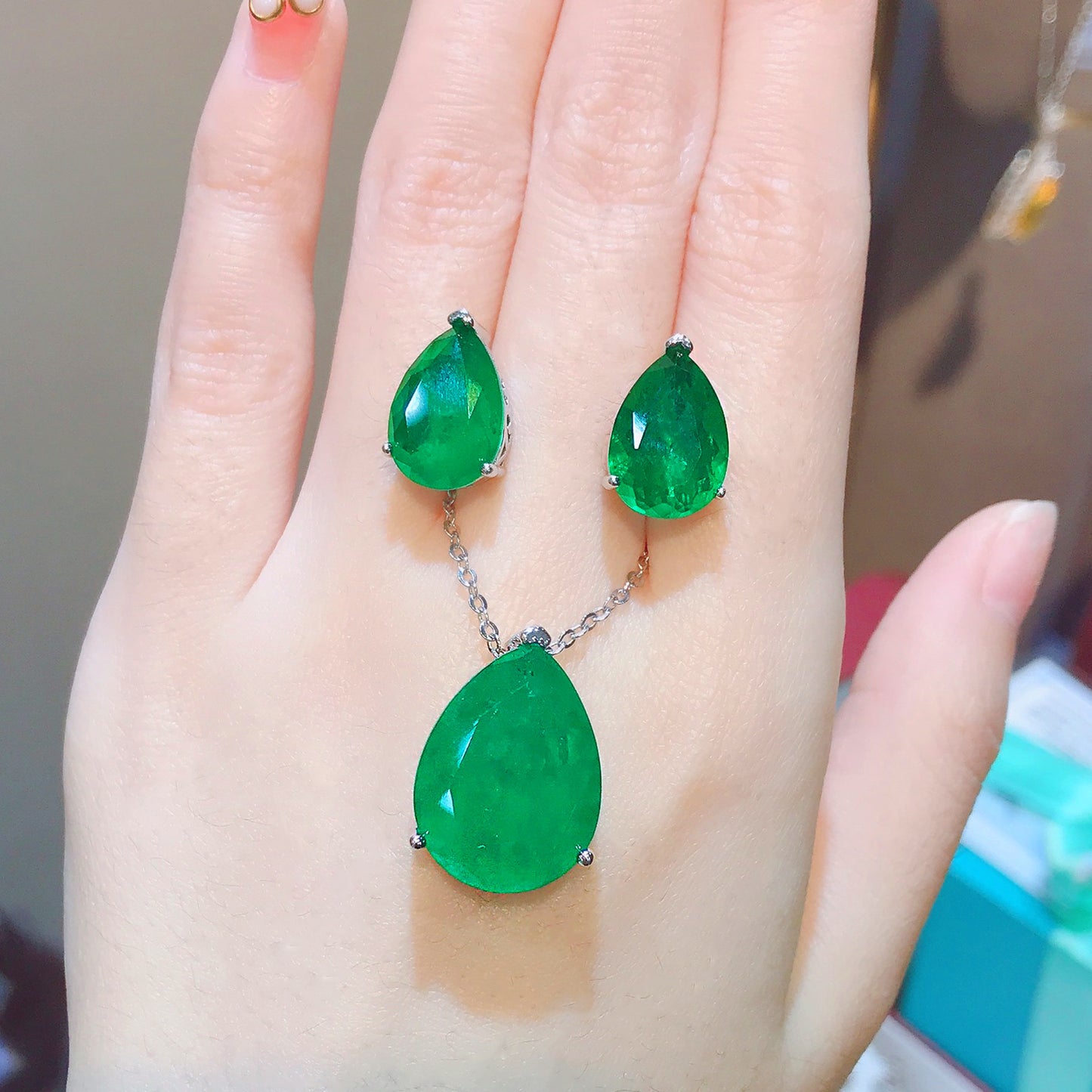 Women's Live Broadcast Emerald Pear-shaped Ear Simple Jewelry Set