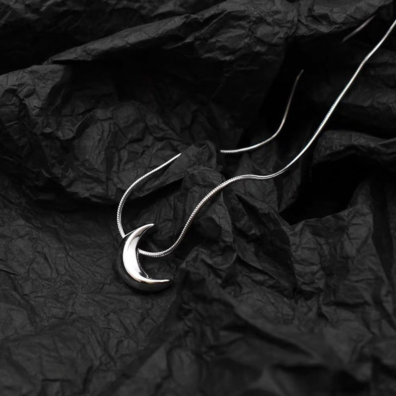 Women's Curved Moon Trendy Cold Sweater Chain Necklaces