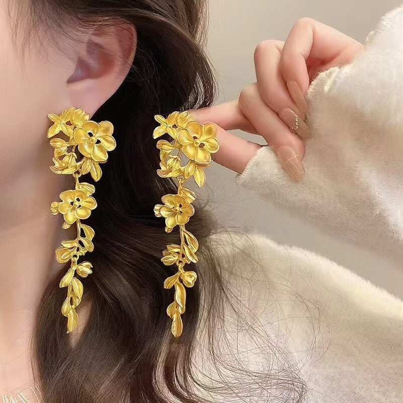 Women's Exaggerated Golden Tassel For Light Luxury Minority Design Rings