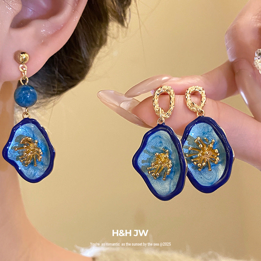 Women's Oval Vintage Court Style Light Luxury High-grade Pendants