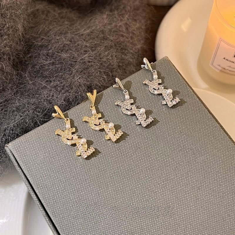 Unique Design Sense English Letter Pearl Ear Light Earrings