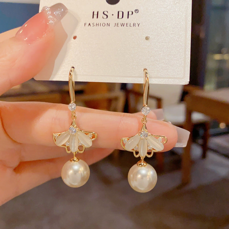 Fashion Fan-shaped Pearl Temperament Entry Lux Unique Ear Hook