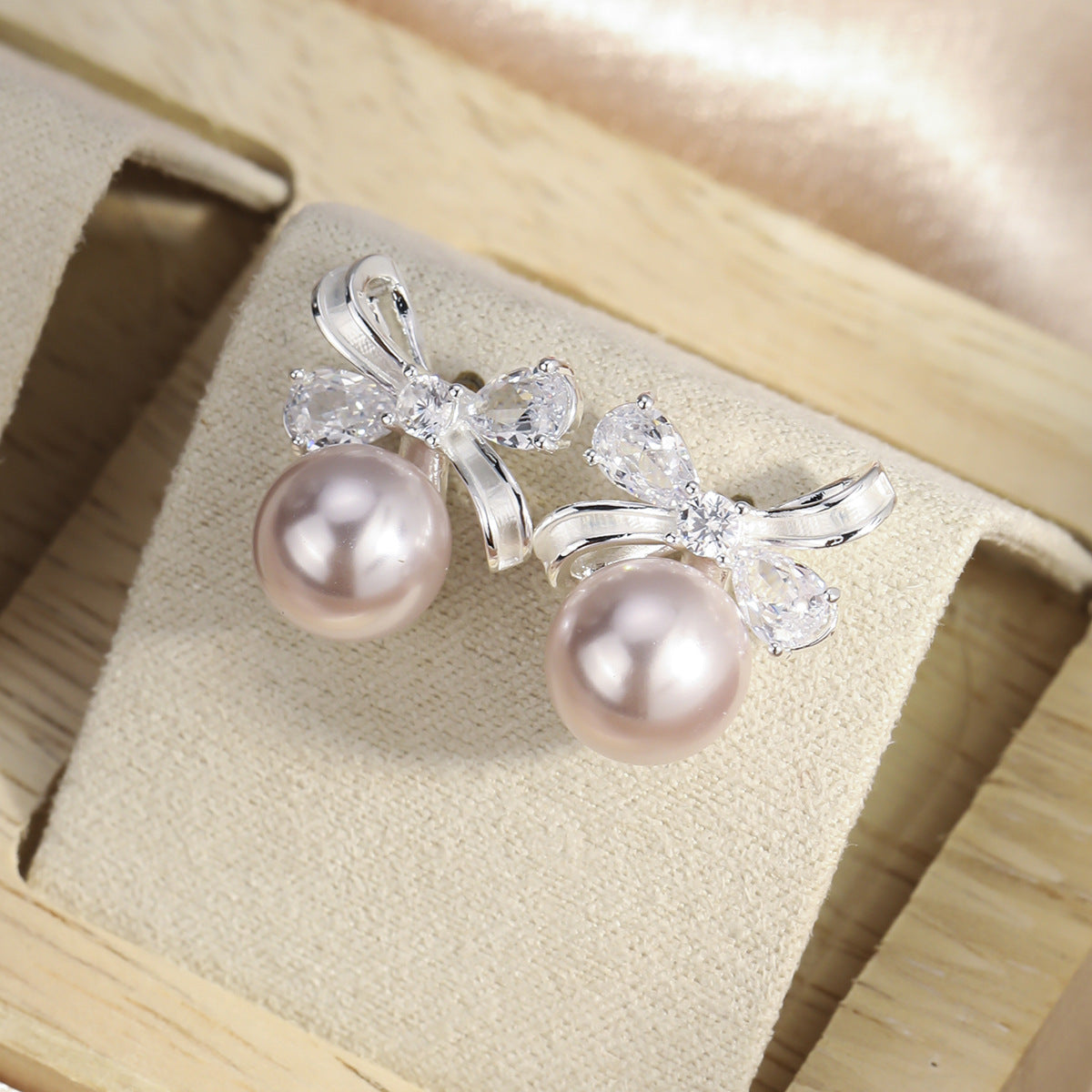 French Sweet Pearl Bow Fashion Delicate Stud Earrings