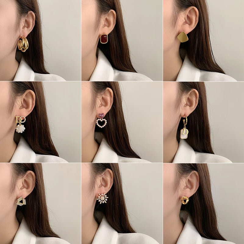 Light Luxury High-grade Female Fashion Retro Stud Earrings