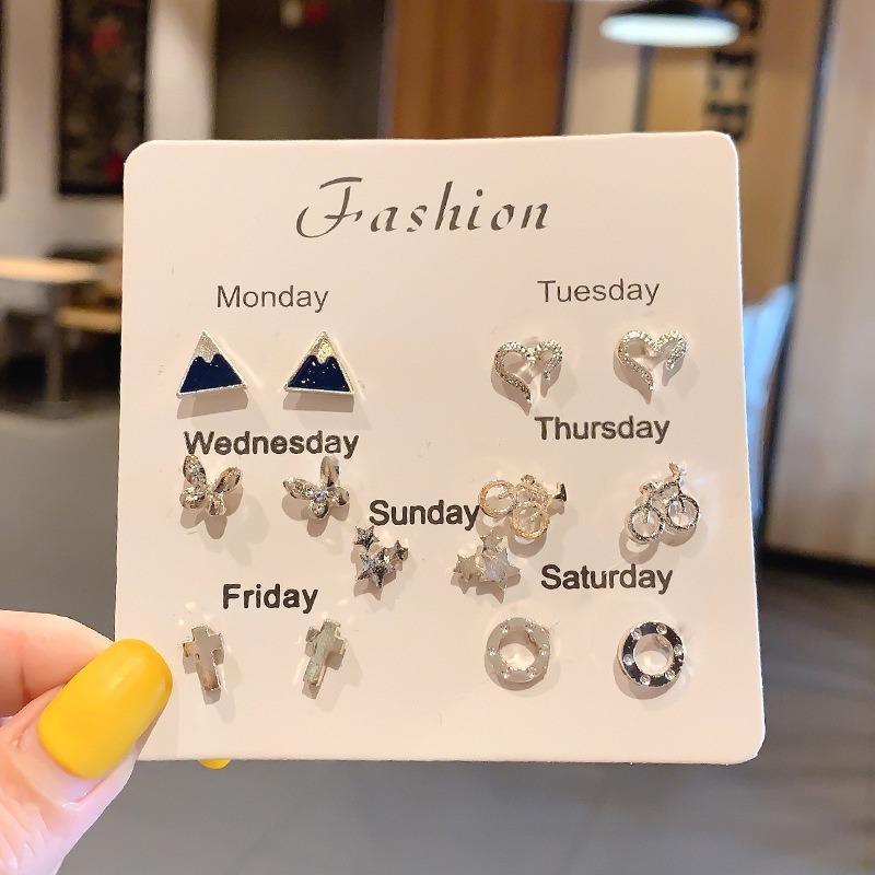 Light Luxury High-grade Female Fashion Retro Stud Earrings