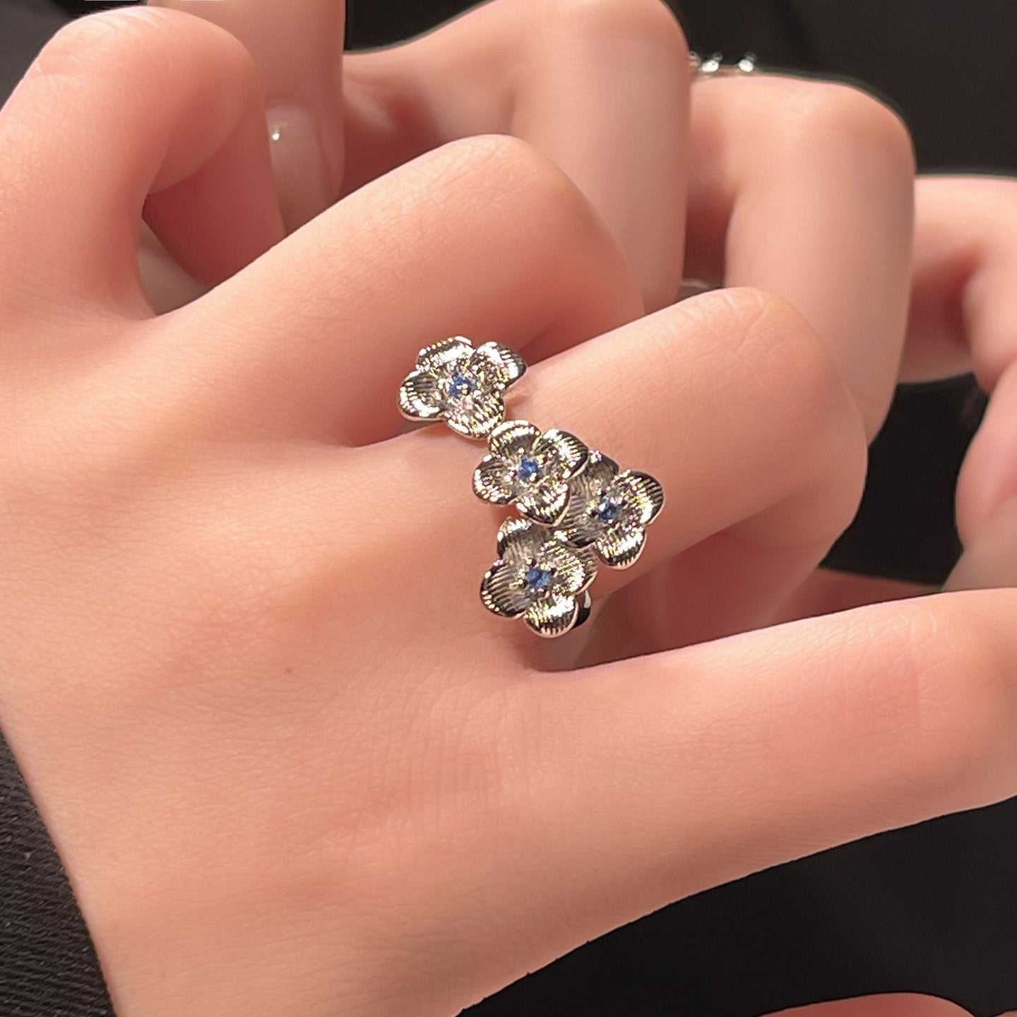 Exquisite Brushed Clover Female Niche Retro Design Blue Zircon Flower Ring
