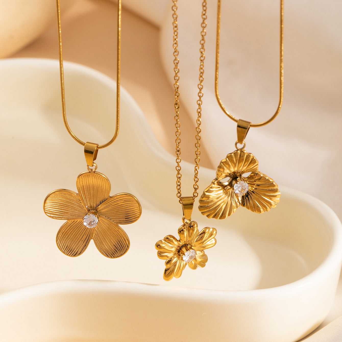 Flower Zircon Stainless Steel Female Niche Fireworks Titanium Snake Bones Necklaces