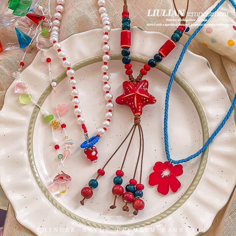 Women's Retro Atmosphere Clavicle Chain Summer Niche Design Necklaces