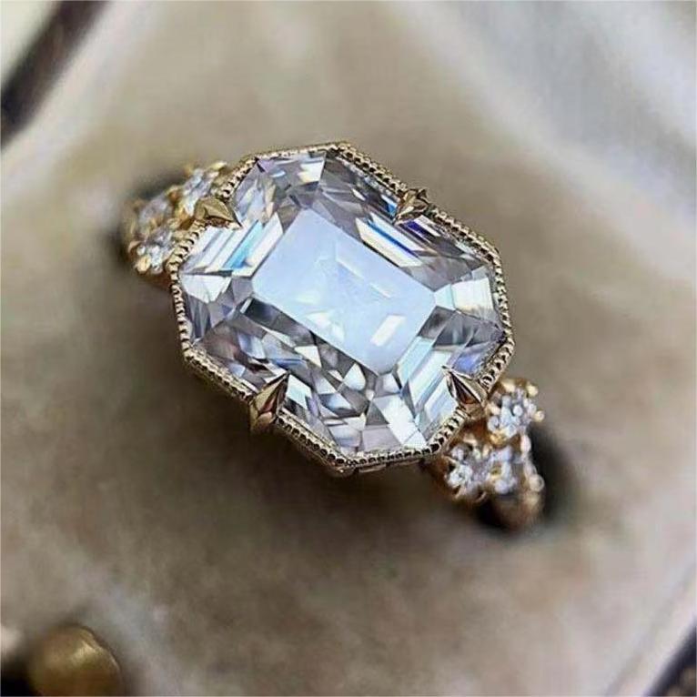 Glamorous Engagement Zircon Inlaid Fashion Alloy Rings