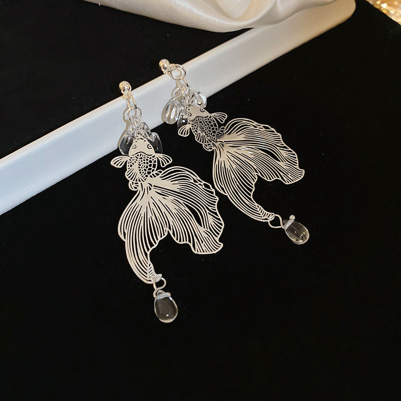 Women's Needle Metallic Pleated Round Geometric Bean-shaped Fashionable Fashion Stud Earrings