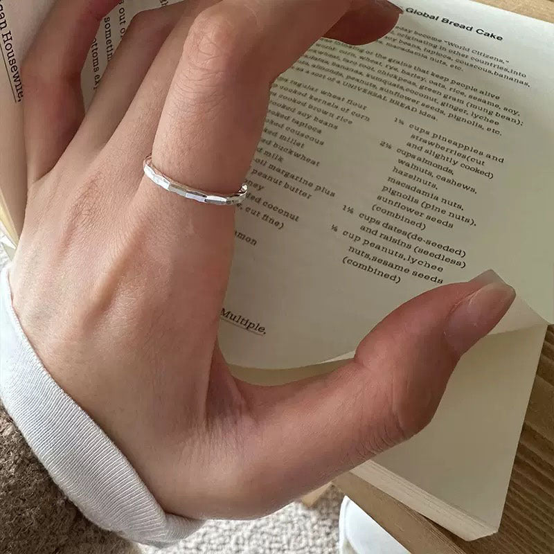 Women's Sier Irregular Carven Design Cut Fashion Simple Glossy Hammered Ring