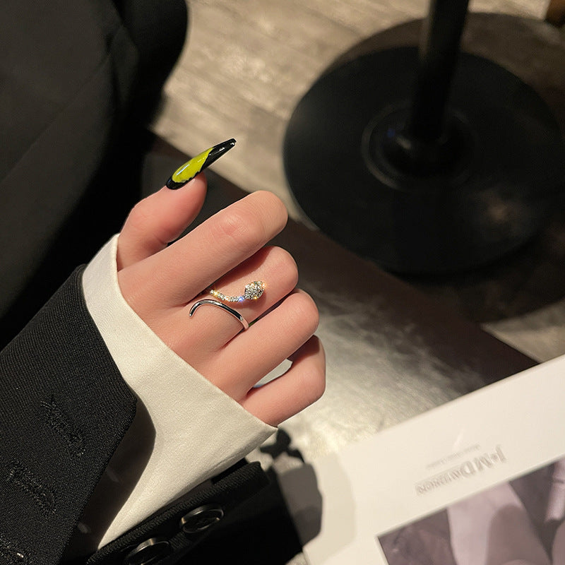 Winding Simulated Snakes Female Super Flash Ring