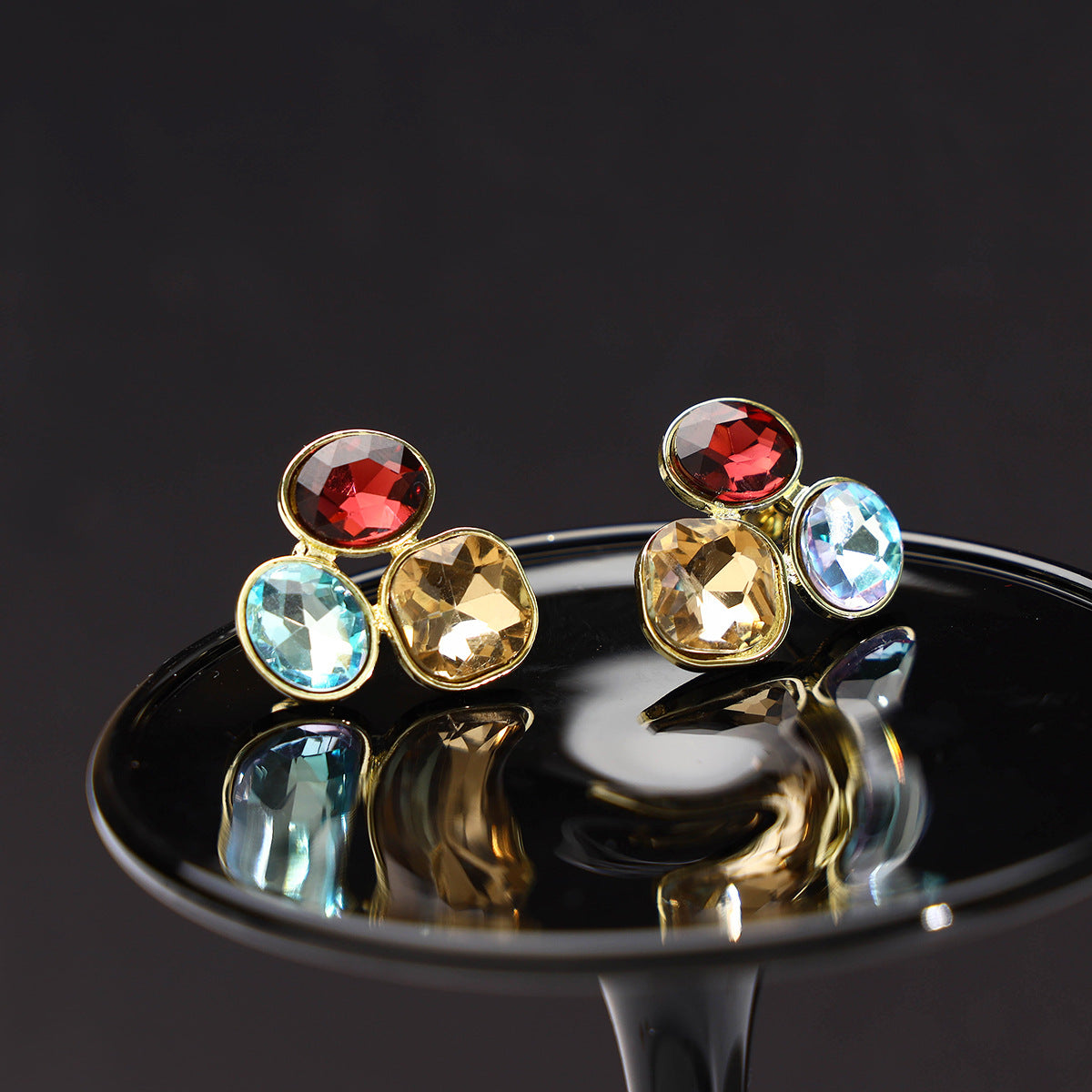 Simple Temperament Fashion Light Luxury High-grade Exquisite Color Geometric Zircon Stud Earrings