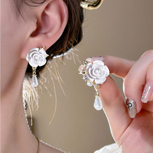 Women's French Retro Rose High-grade Pearl Grace Minority Earrings