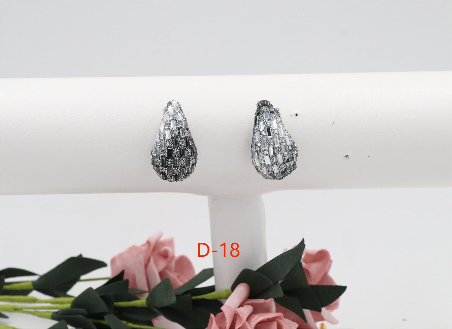 Niche Comma Glass Full Diamond Light Luxury Fashion Earrings