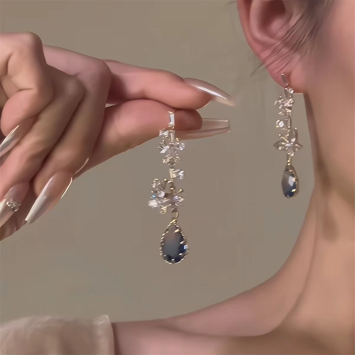 Women's Style Banquet Luxury Geometric Water Drop Light High-grade Party Earrings