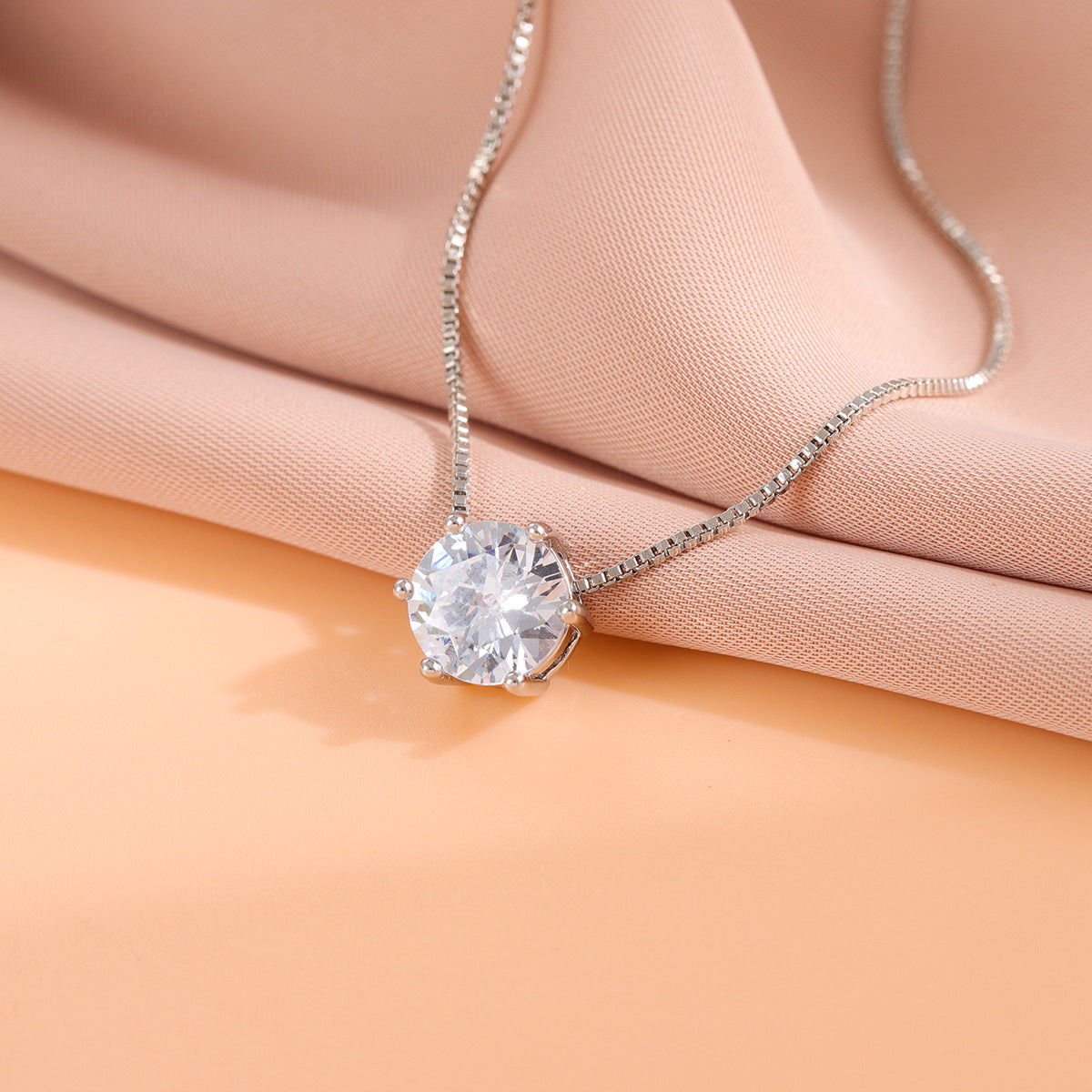 Women's Korean Style Fashion Single Diamond Six Claw Necklace