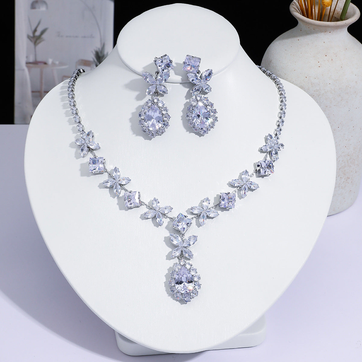 Full Diamond Drop-shaped Temperament The Dinner Party Jewelry Set