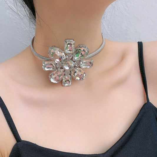 Women's Exaggerated Personalized Oversized Crystal Flowers Light Luxury High-grade Necklaces