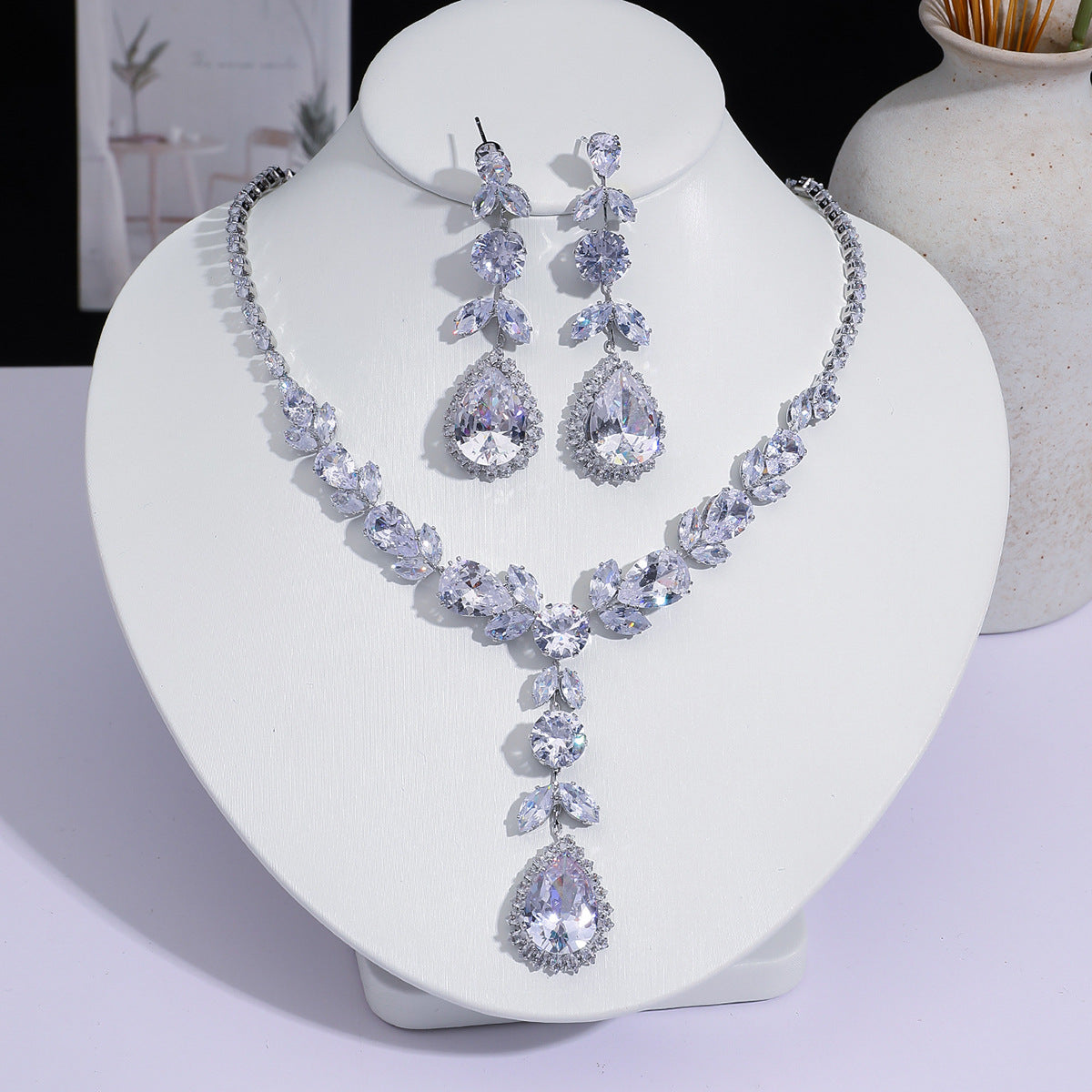 Full Diamond Drop-shaped Temperament The Dinner Party Jewelry Set
