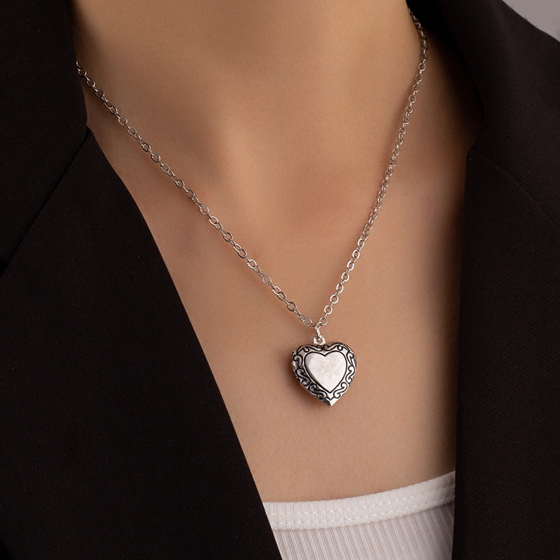 Women's Graceful Fashionable Exaggerated Large Fashion Sweater Necklace
