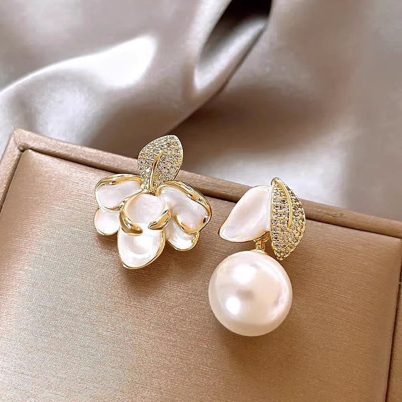 Inlaid Zircon Flower Elegant High-grade Pearl Earrings