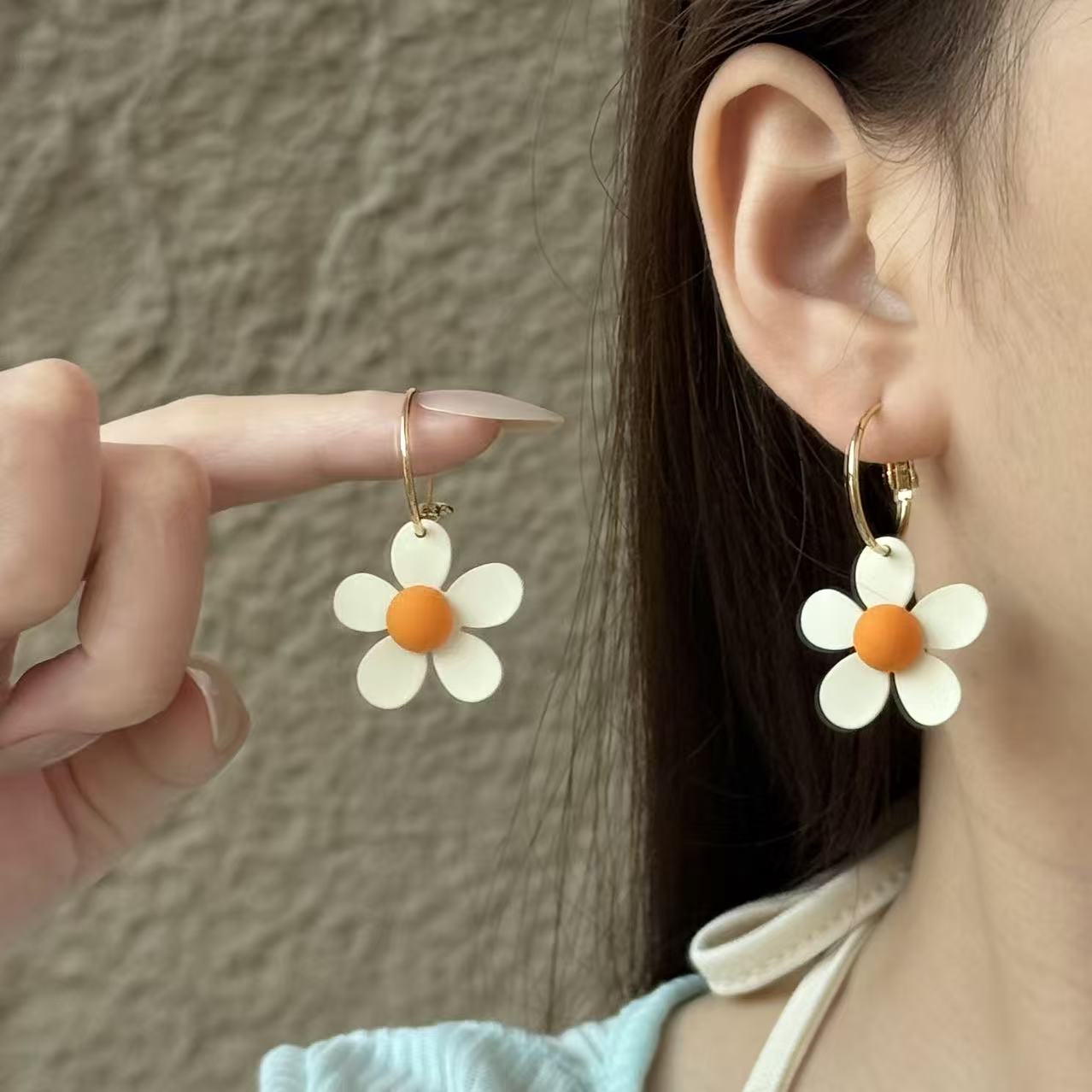 Women's Flower Eardrops Suitable For Spring Unique Beautiful Ear Rings