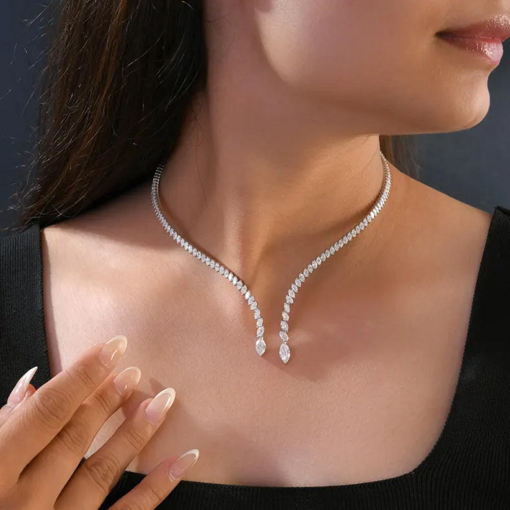 Full Inlaid Horse Zircon Niche Design Y-shaped Clavicle Chain Light Collar