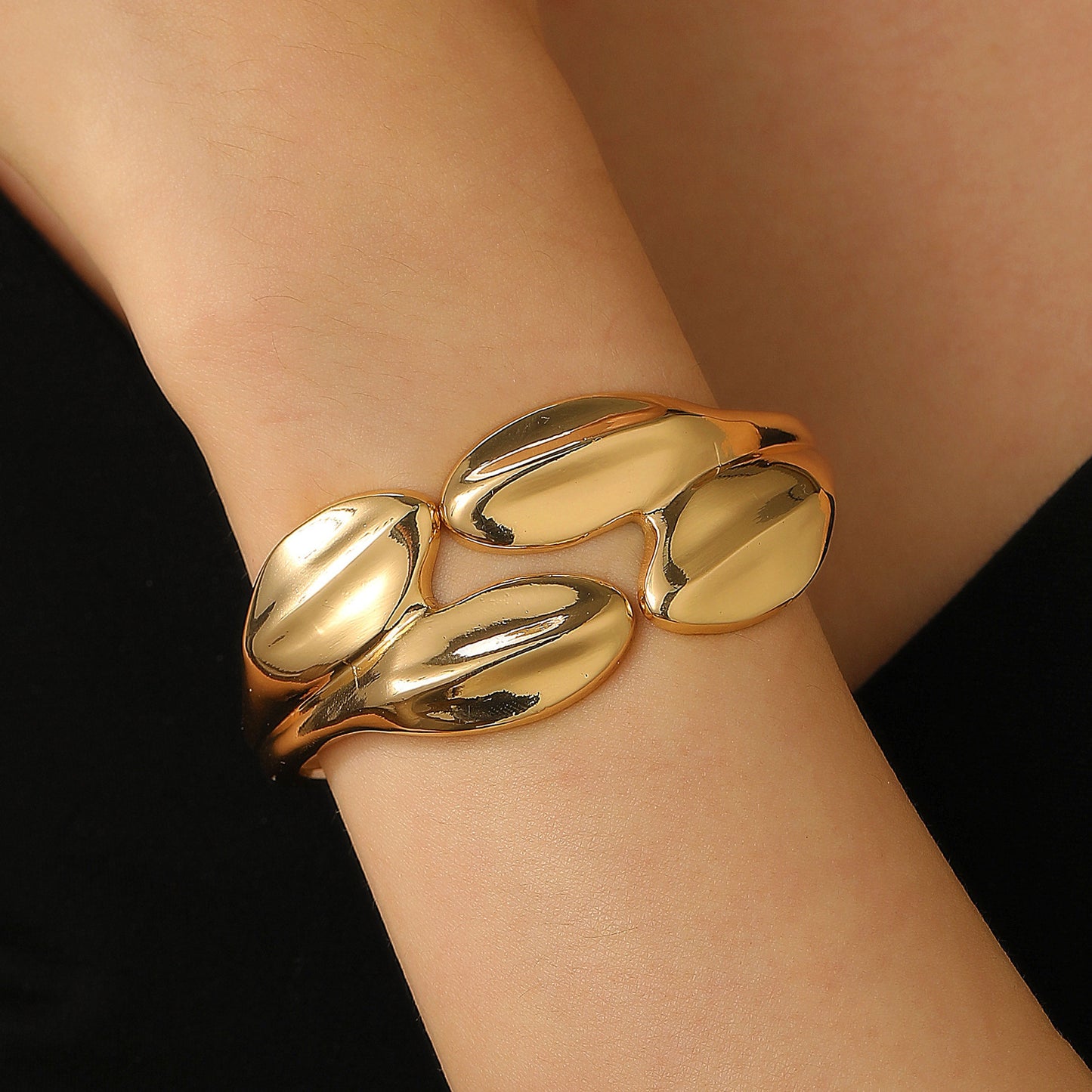 Exaggerated Irregular Glossy Design Sense Geometric Bracelets
