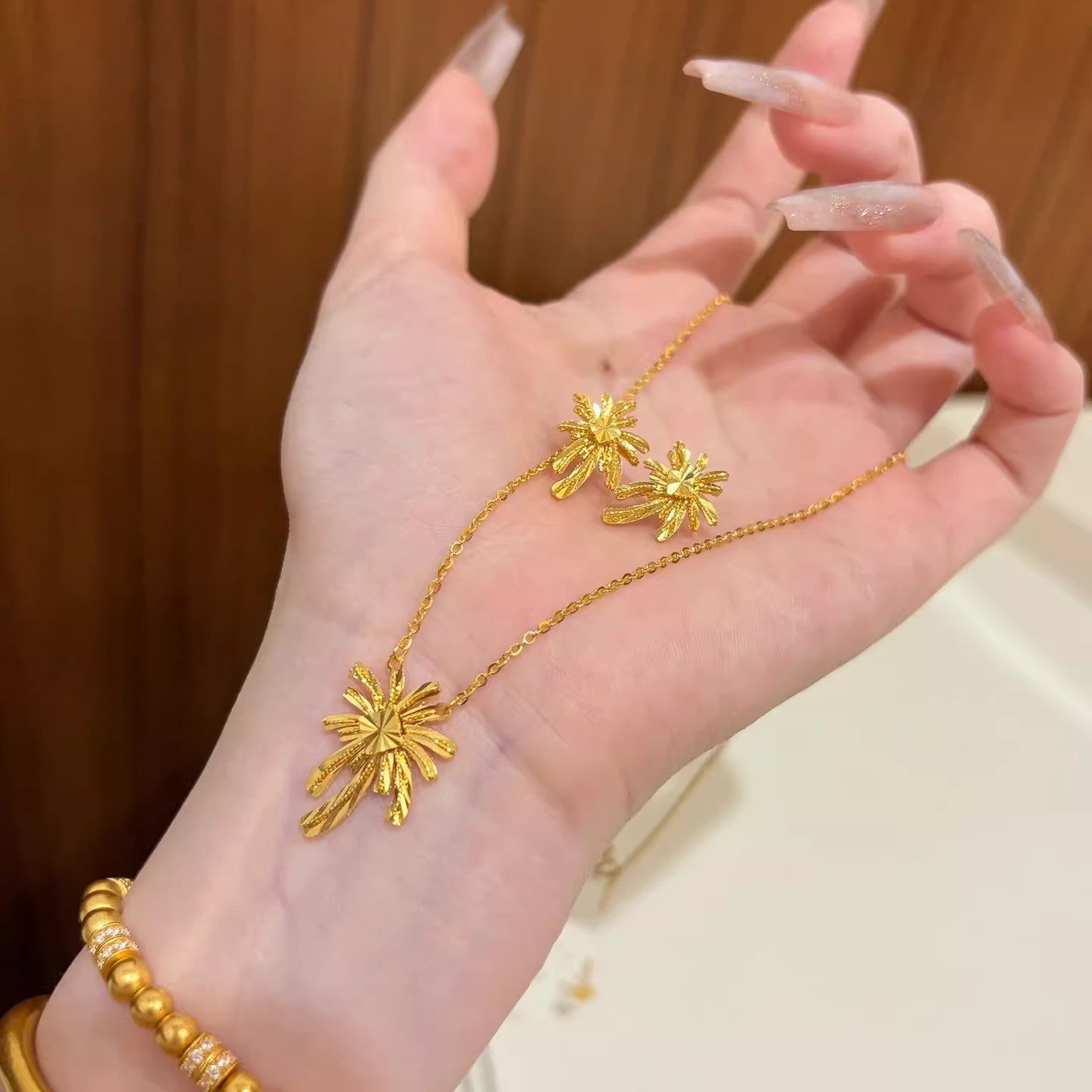 Women's Super Flash Gold Fireworks Advanced Light Luxury Necklace