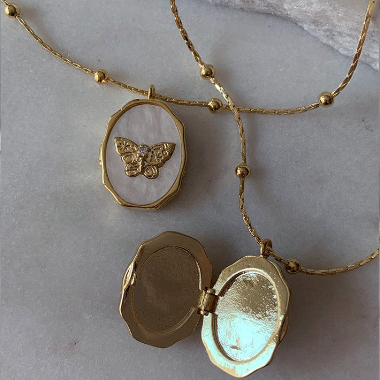 Durable Butterfly Shell Album Frame Vintage Necklaces