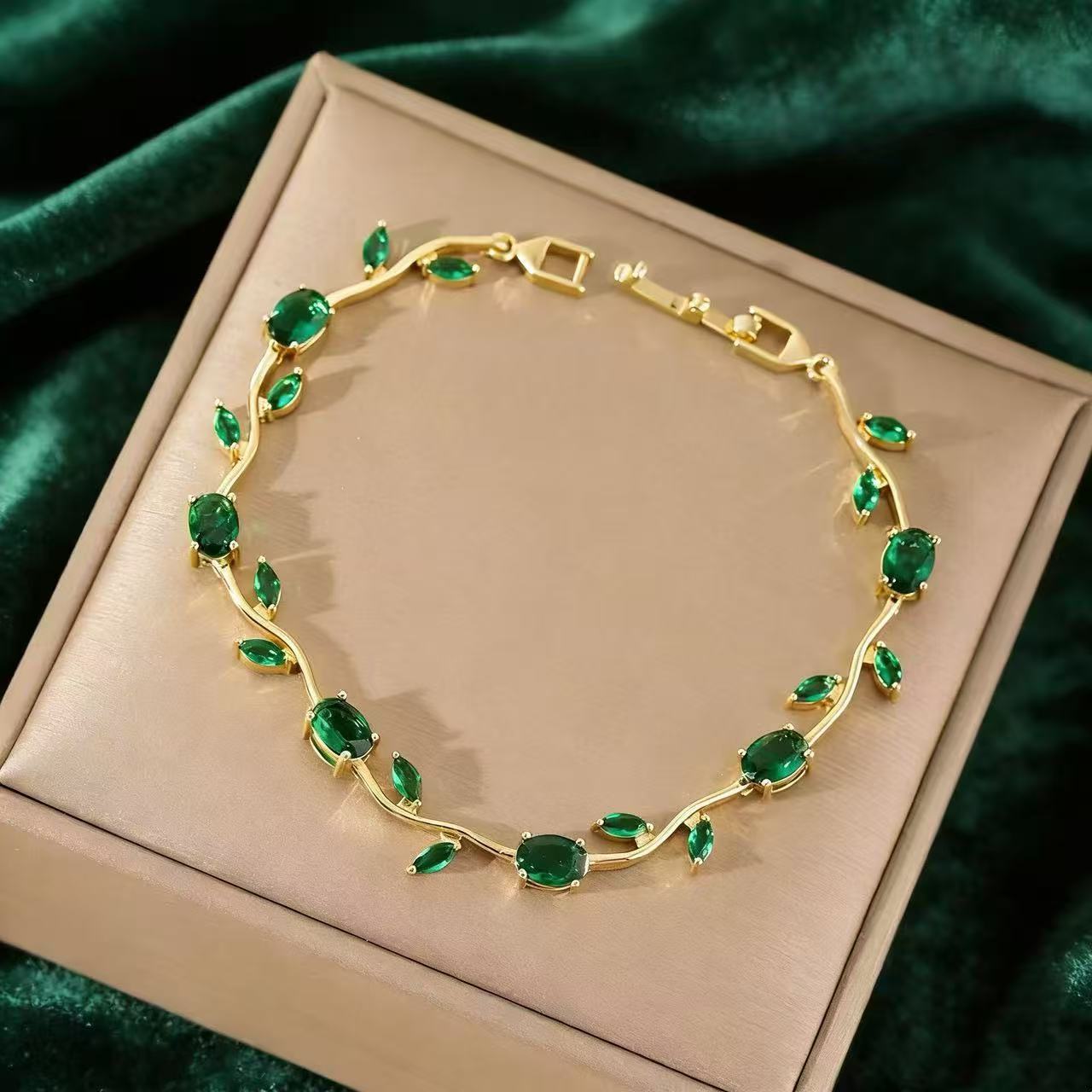 Women's Simple Design Leaf Shape Fashion Temperamental Minority Multicolor Bracelet