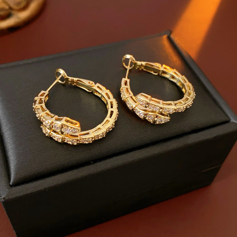 Women's Palace Style Sier Flower Light Luxury High-grade Design Sense Earrings