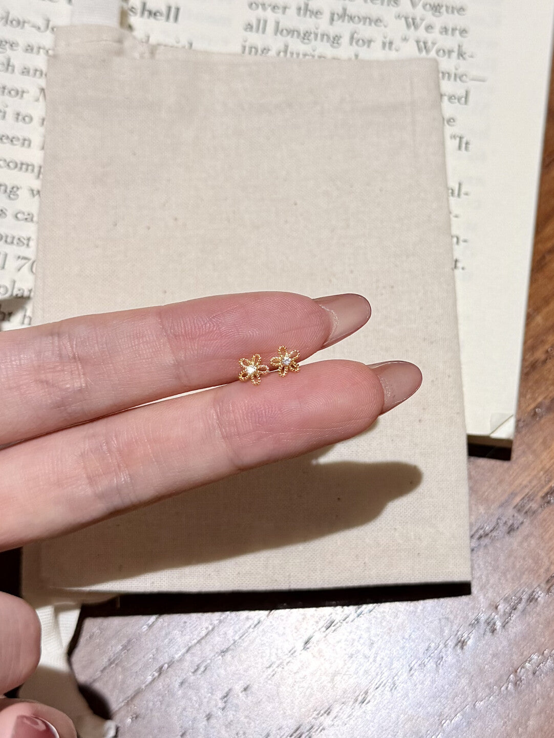 Light Luxury Little Screw Female French Retro Rings
