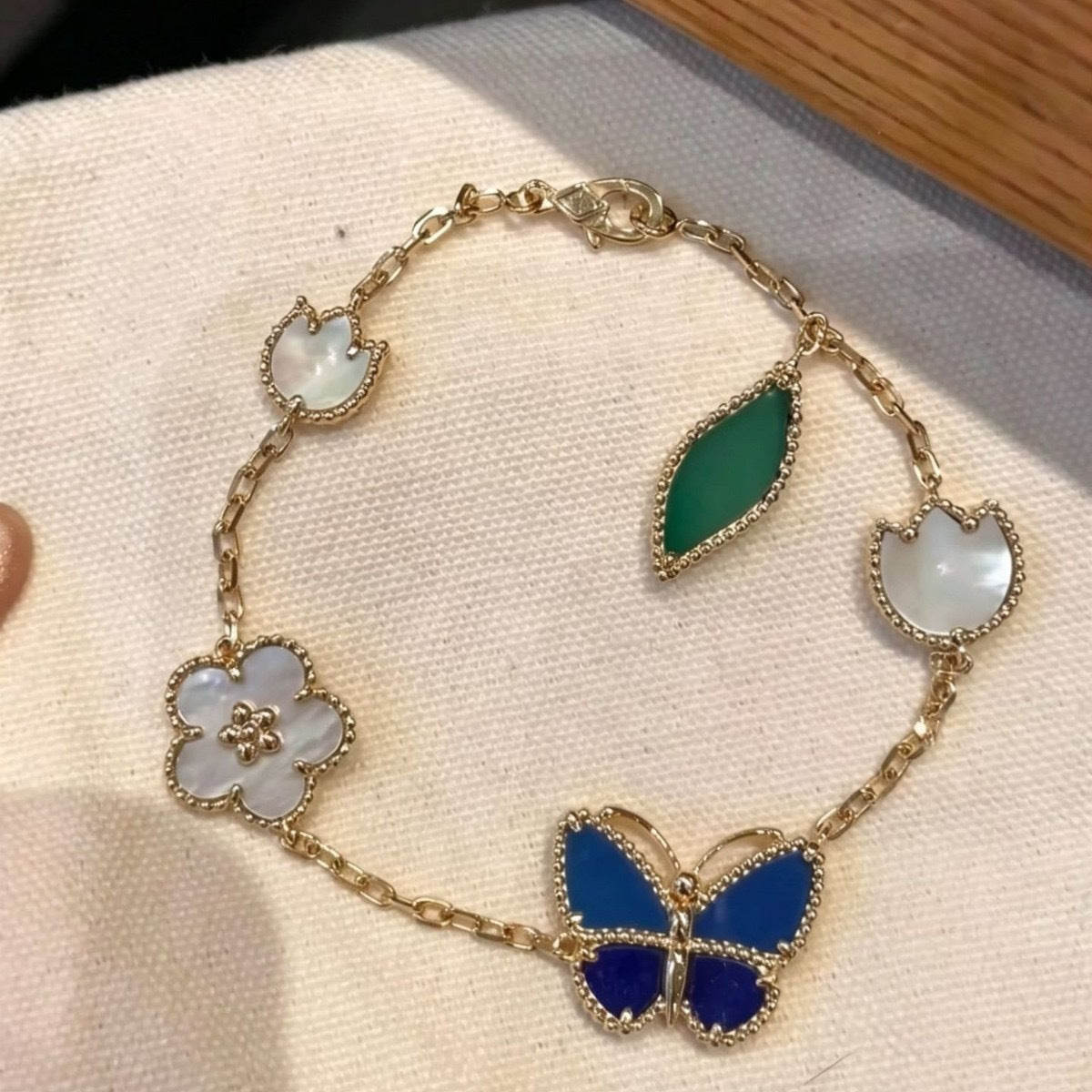 Women's Blue Butterfly Light Luxury Fashion Flower Design Agate Bracelet