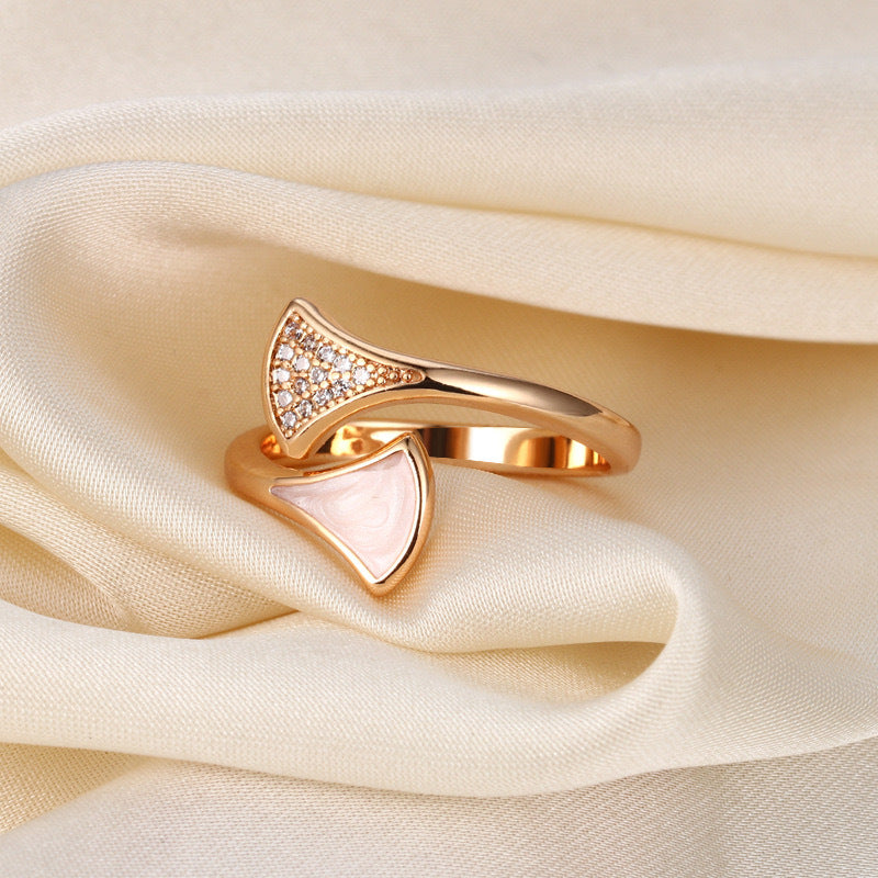 Unique Diamond White Fritillary Skirt Exquisite Fashion Ring