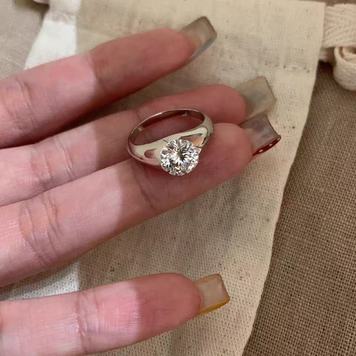 Women's Shiny Diamond Light Luxury Exquisite Niche Closed Design Fashion Ring