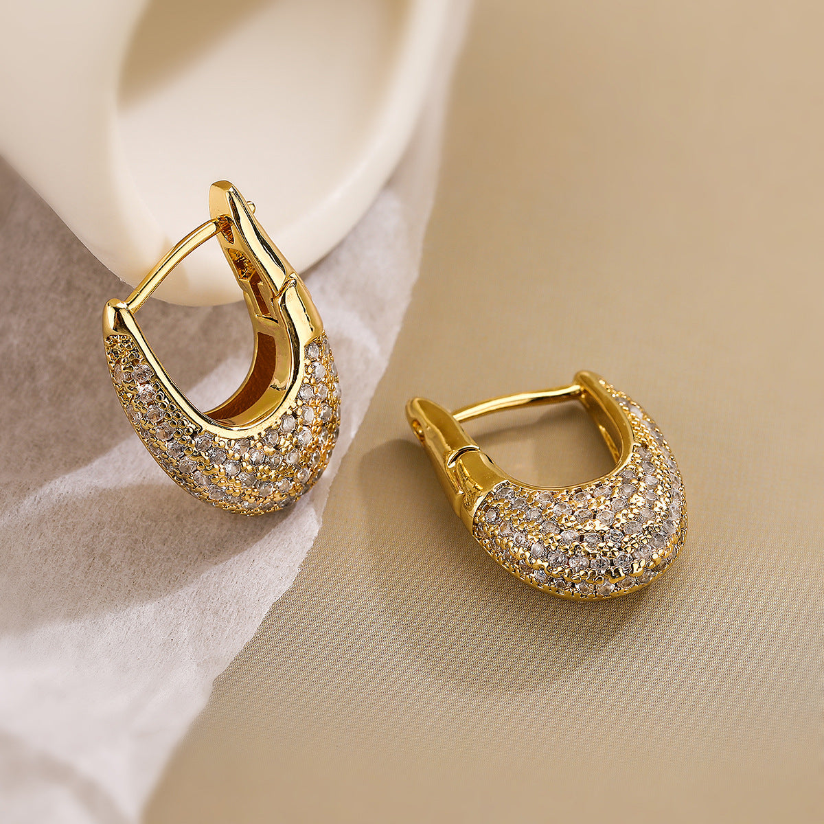 Women's Exquisite Light Luxury Gold Inlaid Zircon U-shaped Earrings