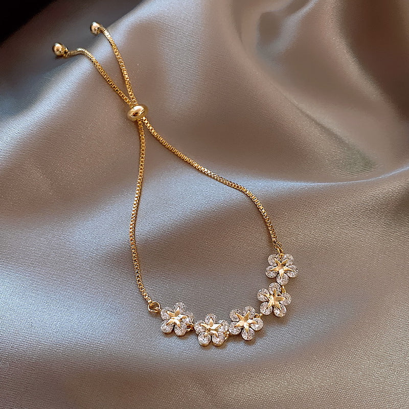 Women's Five Small Flower Five-pointed Star Pull Bracelet