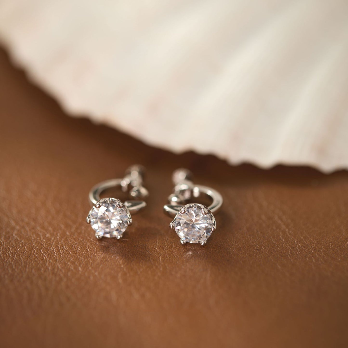 Temperament Daily Commuter High-grade Flash Diamond Ear Clip Integrated Spiral Earrings