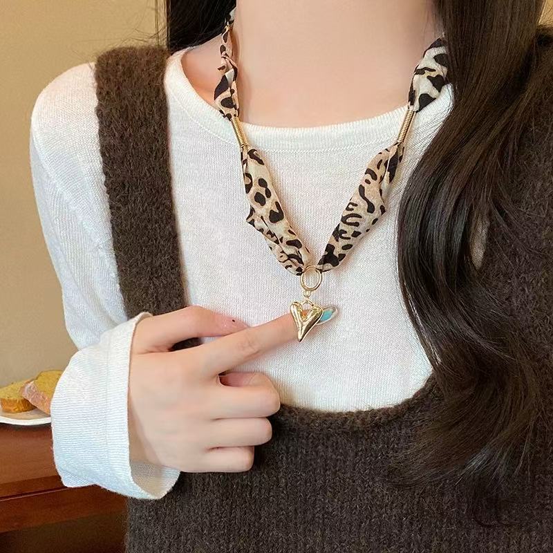 Hot Leopard Print Female Sweet Cool Fashion Personality Love Clavicle Pendants